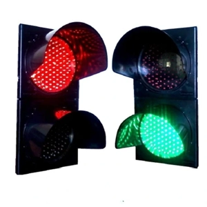 uae/images/productimages/gulf-safety-equip-trdg-llc/traffic-light/traffic-signal-light-300-710-180mm.webp